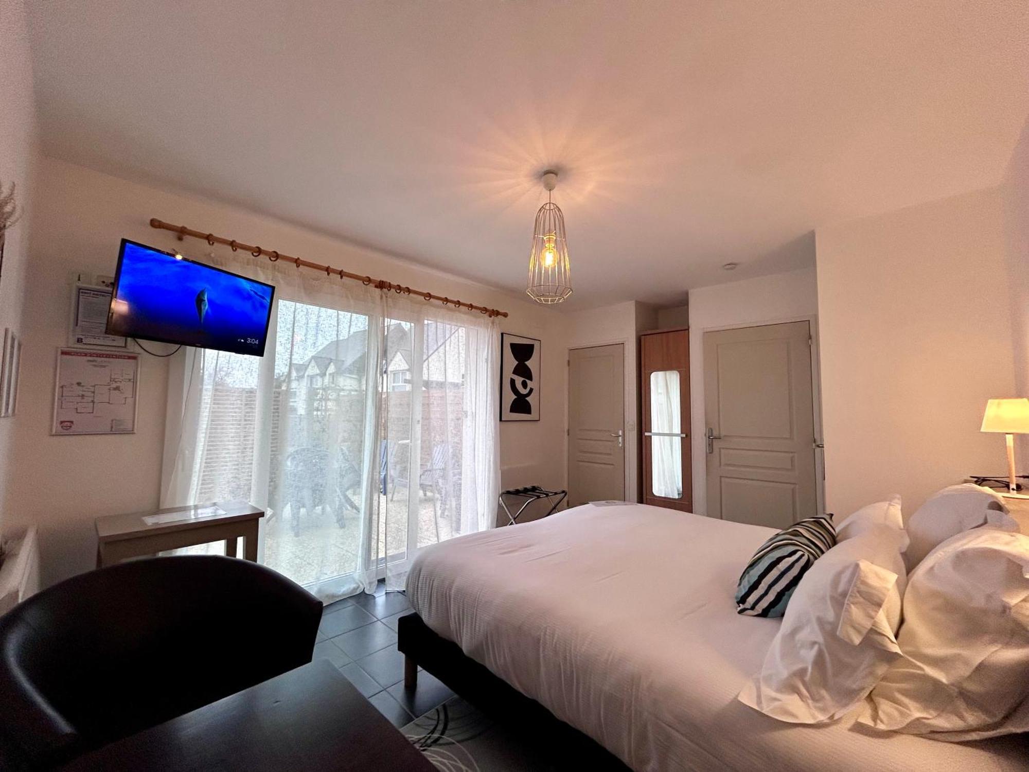 Brit Hotel Lannion-Perros Guirec Екстер'єр фото